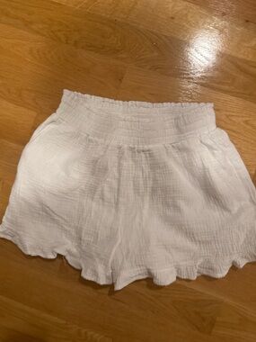 Primark White Gauze Ruffle Shorts Women’s Size 8 US / UK 12 pre own